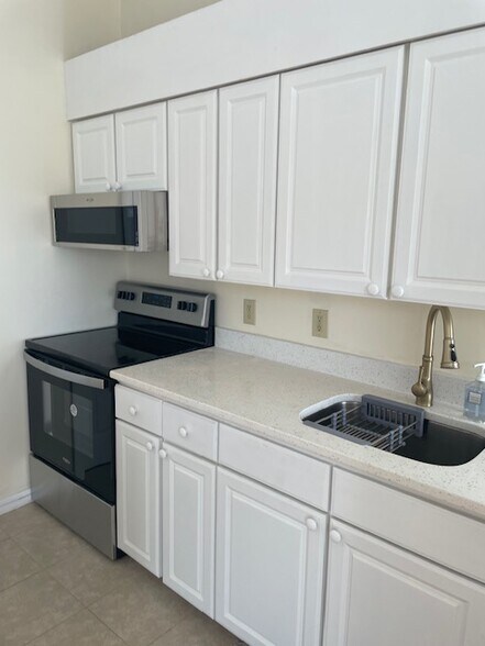 More Photos Of 4907 Oleander Dr, Wilmington Office Residential For Sale