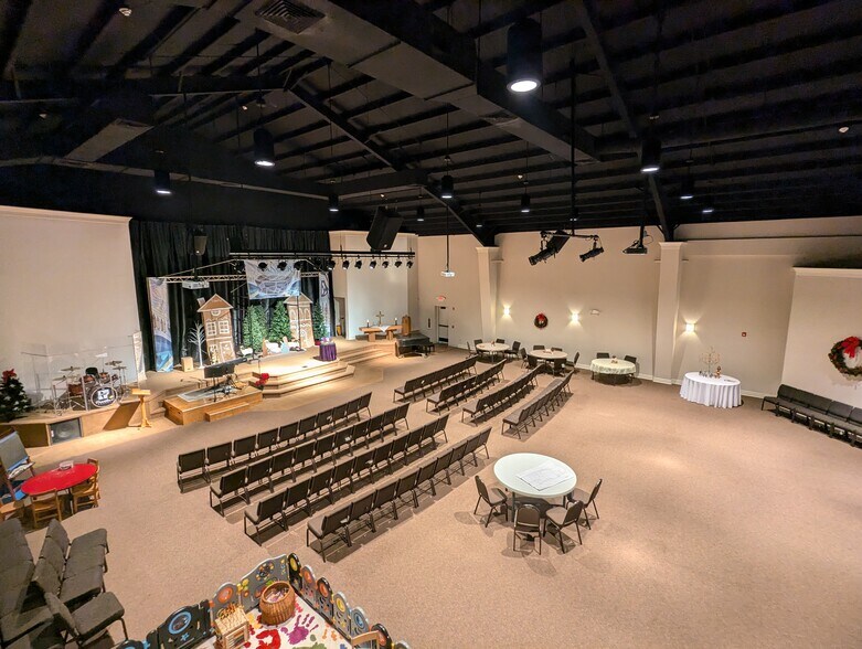 More Photos Of 5315 N Twin City Hwy, Nederland Warehouse For Sale