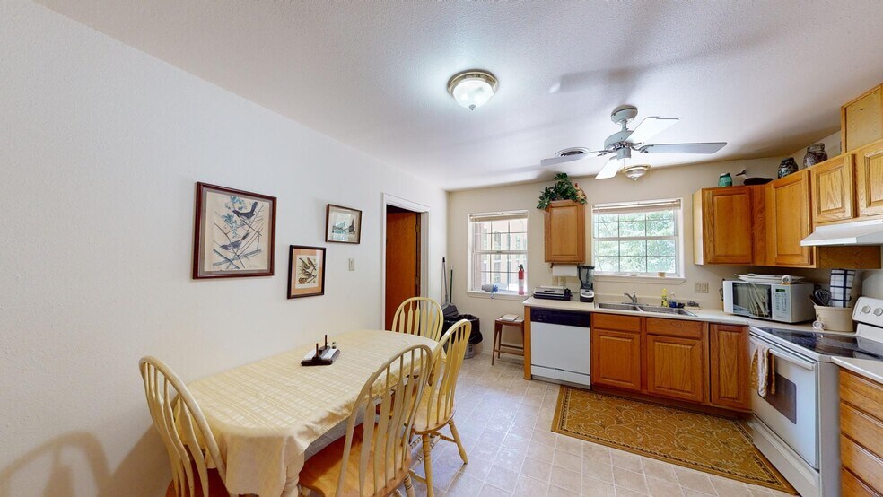 More Photos Of 1804 E College Blvd, Roswell General Retail For Sale