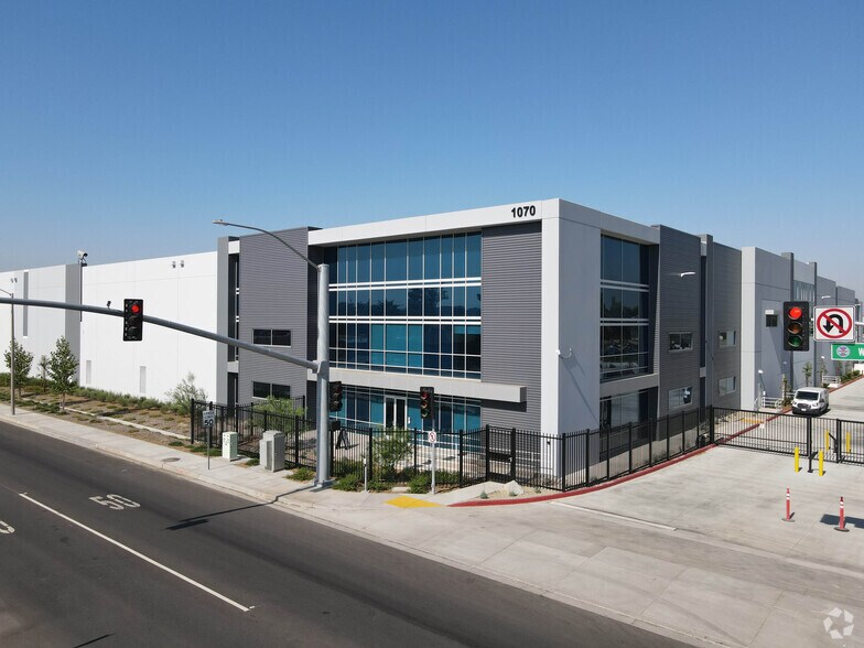 More Photos Of 1070 S Waterman Ave, San Bernardino Distribution For Lease