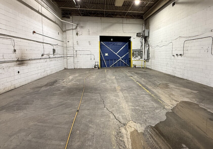 More Photos Of 15 Bury St, Winnipeg Distribution For Sale