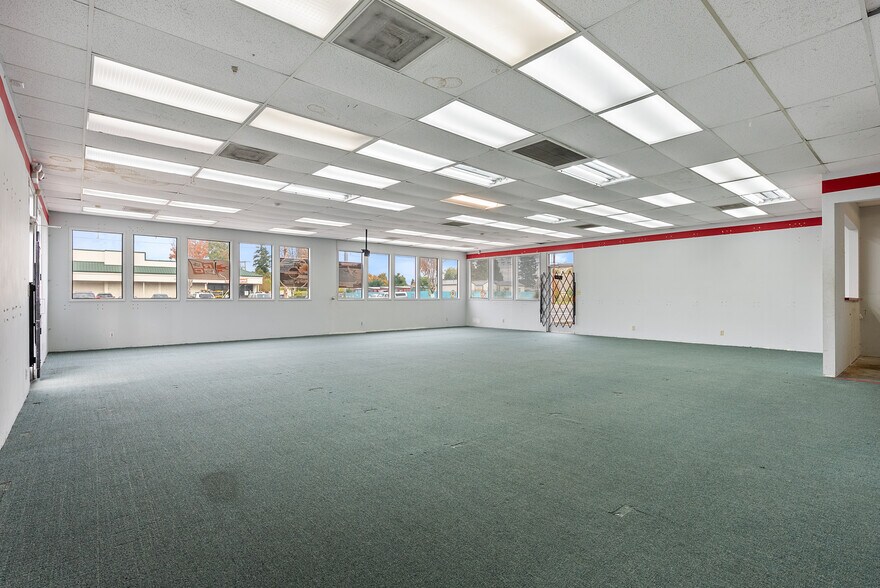 More Photos Of 12412 NE Halsey St, Portland Freestanding For Lease