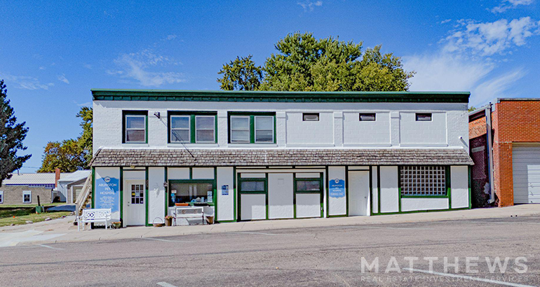 Primary Photo Of 225 N 3rd St, Arlington Veterinarian Kennel For Sale