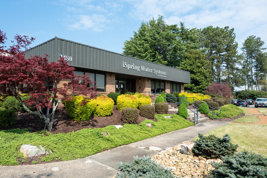 More Photos Of 2470-2480 Industrial Park Blvd, Cumming Warehouse For Sale