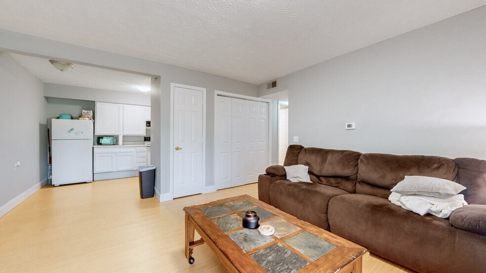 More Photos Of 200 Hubbard Rd, Winchester Apartments For Sale