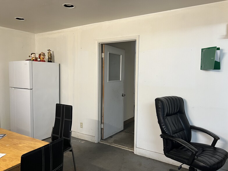 More Photos Of 4800 Bissell Ave, Richmond Manufacturing For Sale