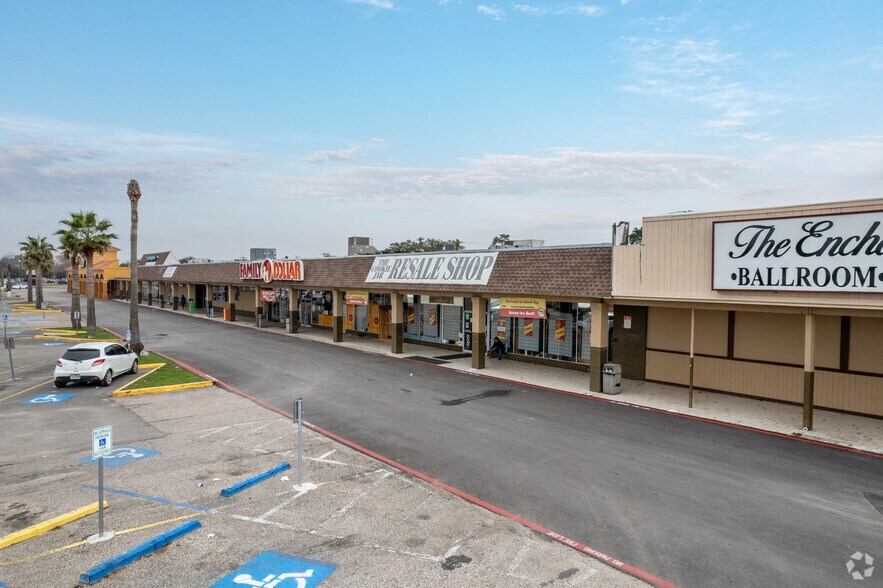 More Photos Of 2120-2314 N Alexander Dr, Baytown Unknown For Lease