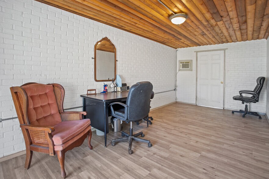 More Photos Of 815 N 3rd St, Lufkin Storefront Retail Office For Sale