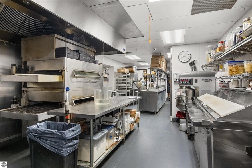 More Photos Of 11921 SE Torch Lake Dr, Alden Restaurant For Sale