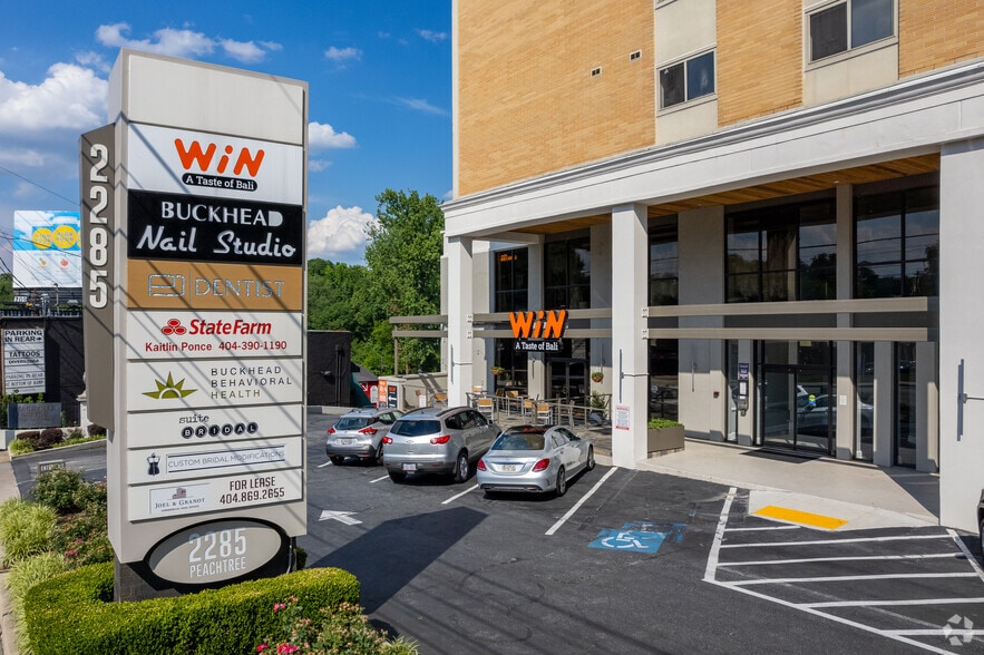 Primary Photo Of 2285 Peachtree Rd NE, Atlanta Apartments For Lease