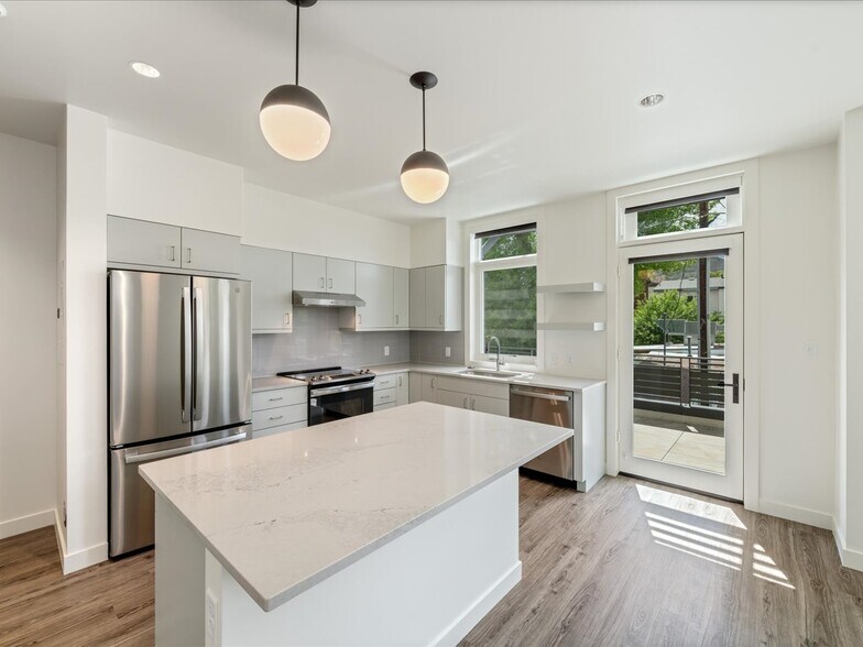 More Photos Of 185 N Lena St, Ridgway General Retail For Sale