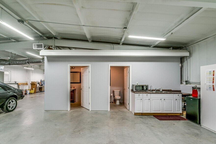 More Photos Of 13300 Cleburne Hwy, Cresson Industrial For Sale