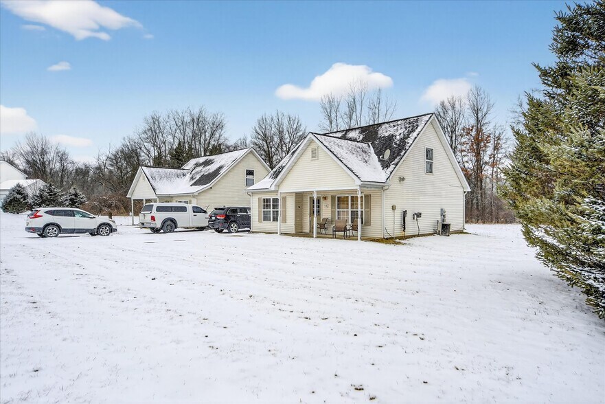 More Photos Of 711 Cattail Ln, Pinckney Apartments For Sale