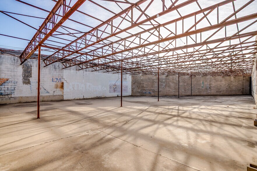 More Photos Of 1008 E 11th St, Fort Worth Warehouse For Lease