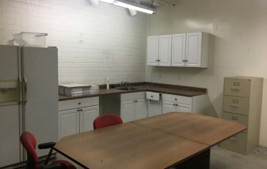 More Photos Of 3229 E Washington St, Phoenix Manufacturing For Lease
