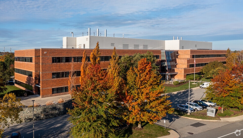 More Photos Of 19 Presidential Way, Woburn Research And Development For Lease