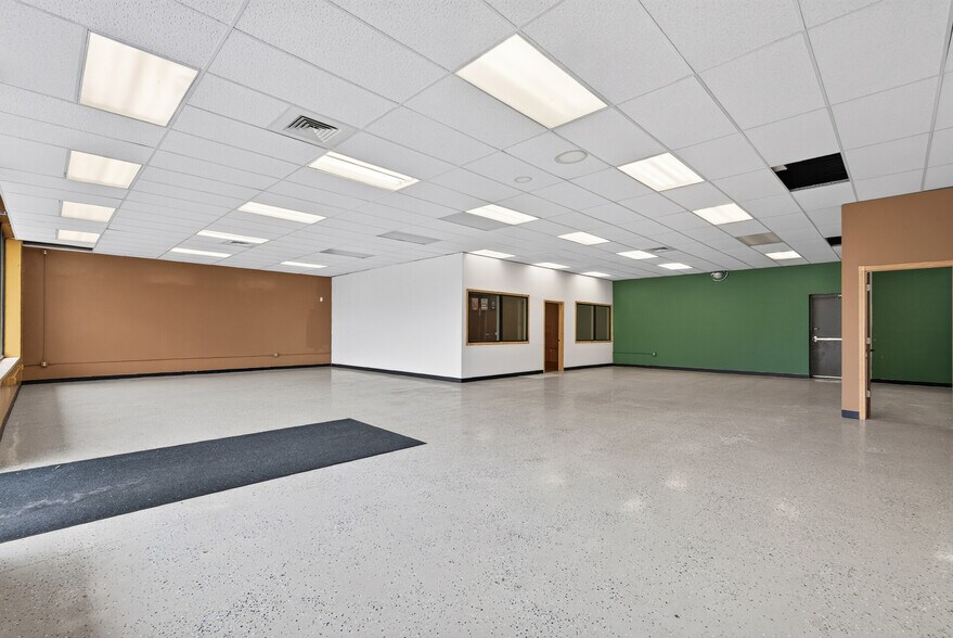 More Photos Of 15825 NW 7th Ave, Andover Convenience Store For Lease