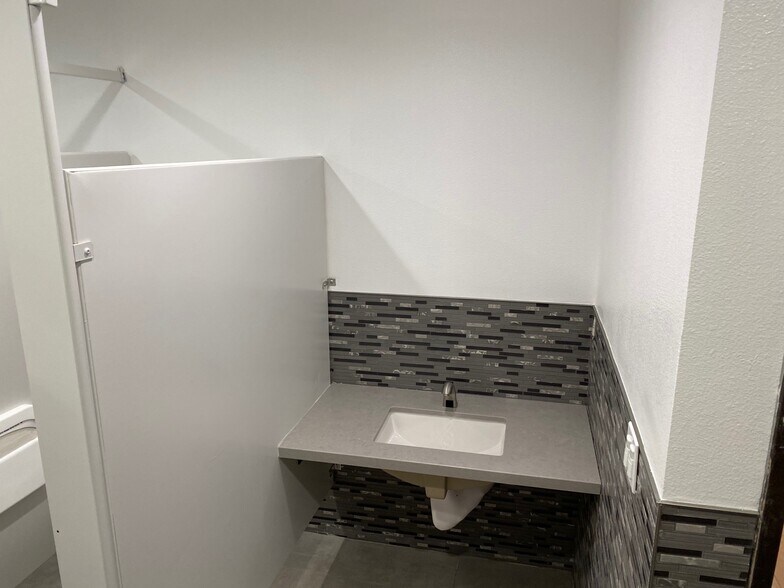 More Photos Of 23293 S Pointe Dr, Laguna Hills Medical For Lease