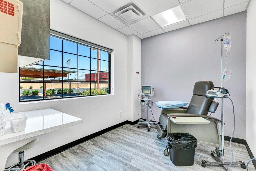 More Photos Of 4105 N 20th St, Phoenix Medical For Sale