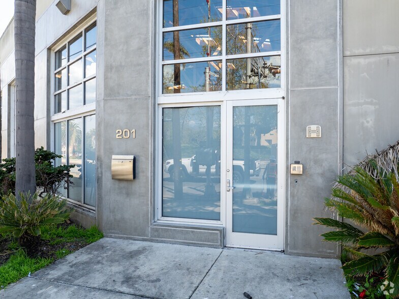 More Photos Of 201 W Montecito St, Santa Barbara Warehouse For Lease