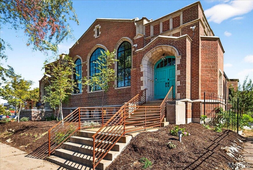 More Photos Of 1034 S Kingshighway Blvd, Saint Louis Office For Sale