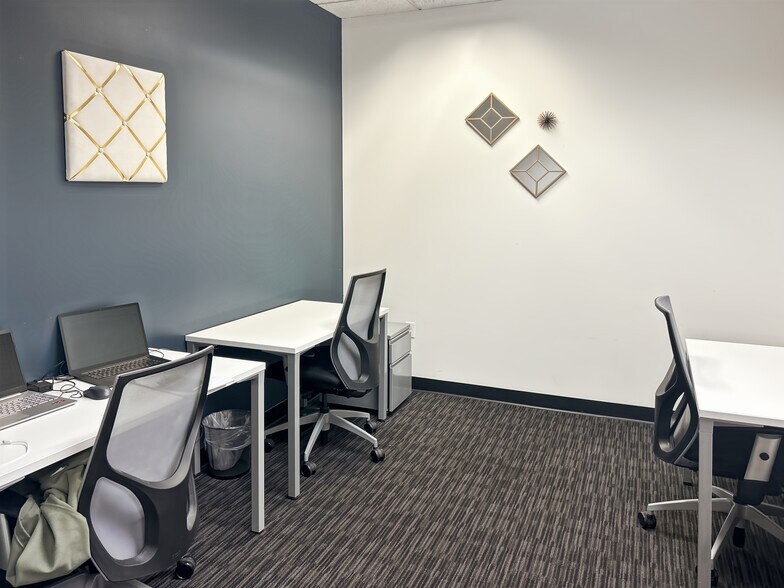 More Photos Of 1902 Wright Pl, Carlsbad Coworking Space