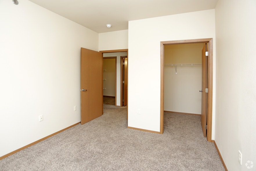 More Photos Of 1300-1302 Quiniela Dr, North Sioux City Apartments For Sale
