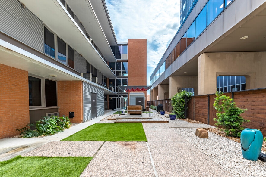 More Photos Of 817 N Carancahua St, Corpus Christi Apartments For Sale