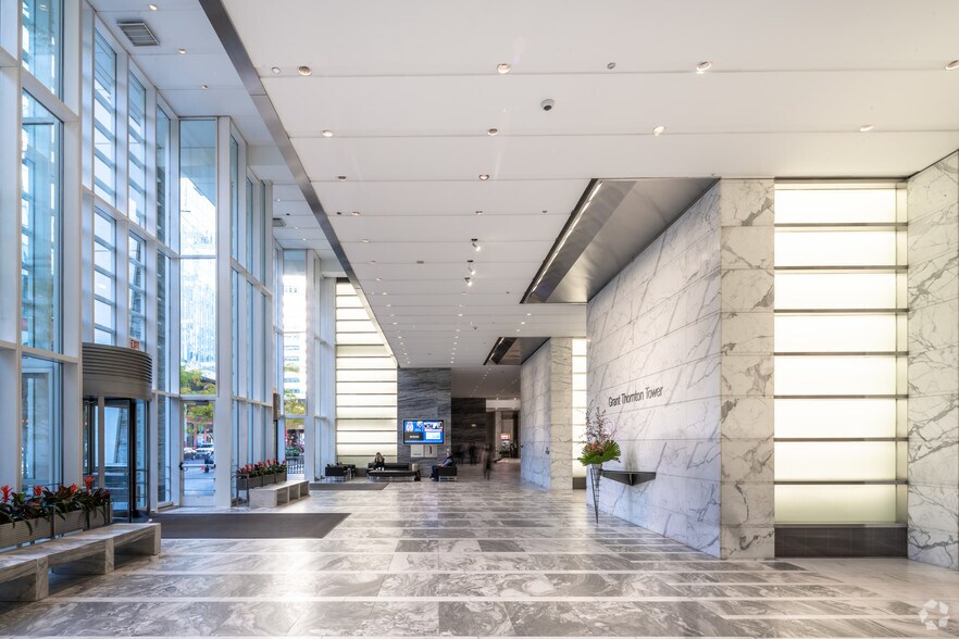 More Photos Of 161 N Clark St, Chicago Office For Lease