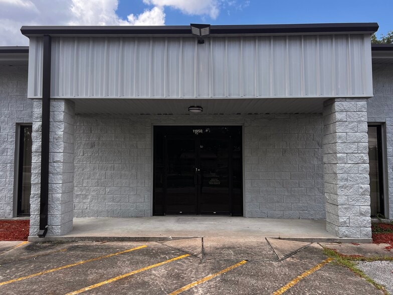 More Photos Of 11950 Alief Clodine Rd, Houston Light Distribution For Lease