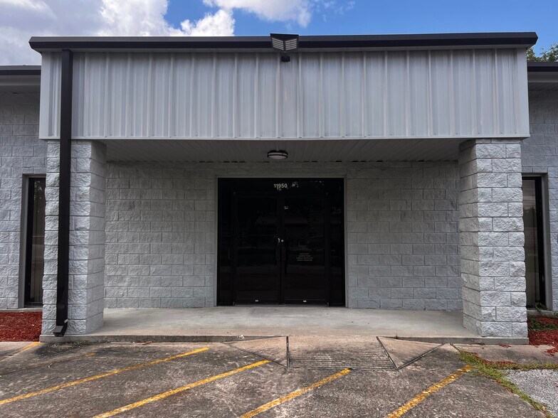 More Photos Of 11950 Alief Clodine Rd, Houston Light Distribution For Lease