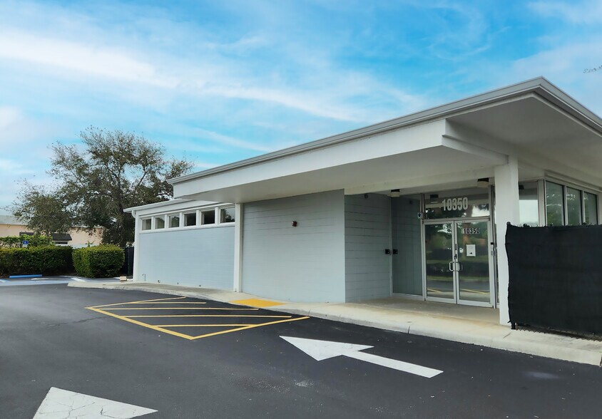 Primary Photo Of 10350 Riverside Dr, Palm Beach Gardens Schools For Lease