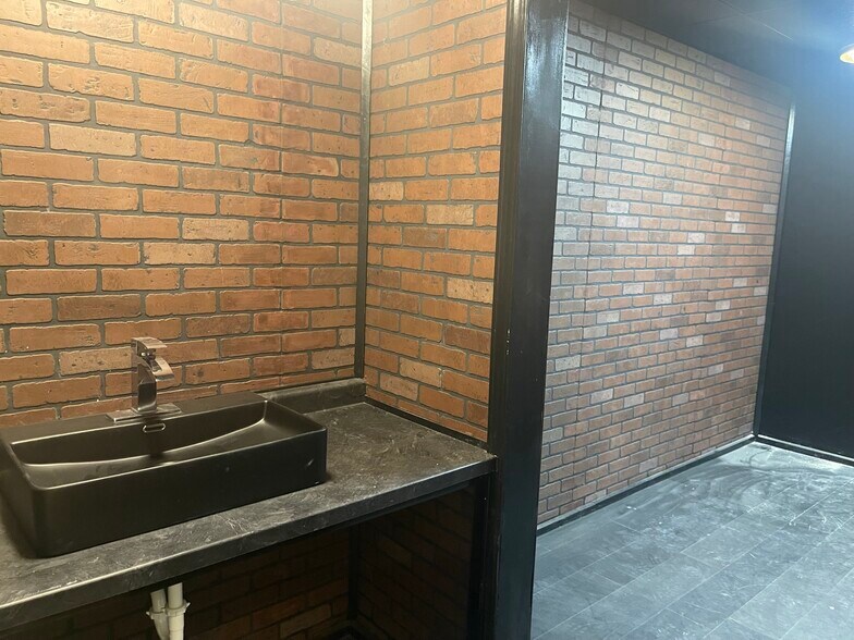 More Photos Of 1423 E Mound Rd, Decatur General Retail For Sale