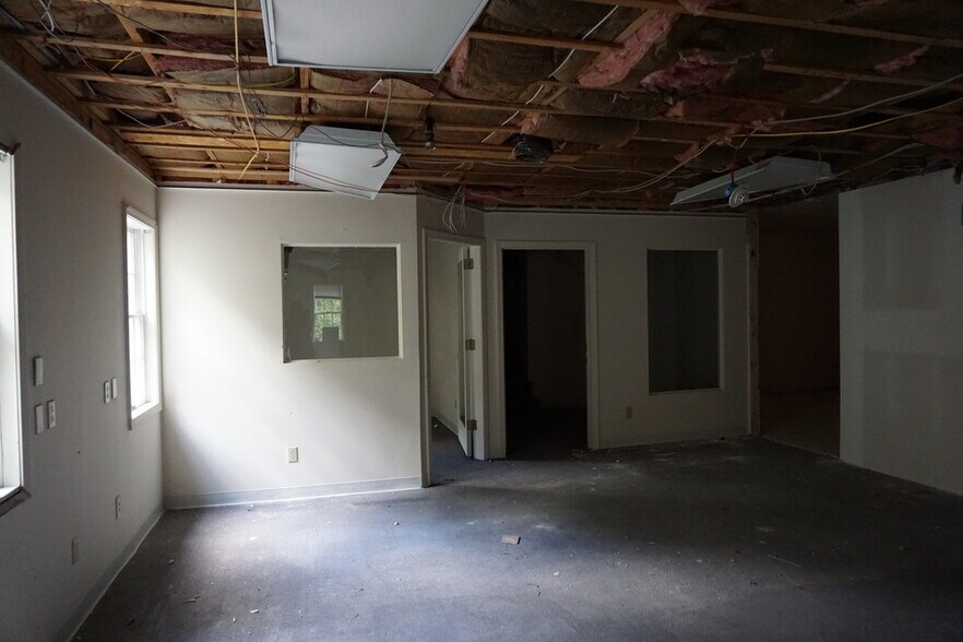 More Photos Of 31 Schoosett St, Pembroke Office For Lease
