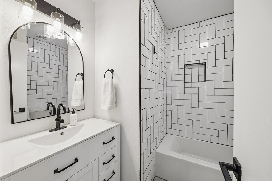 More Photos Of 10826 Lynbrook Dr, Houston Apartments For Sale
