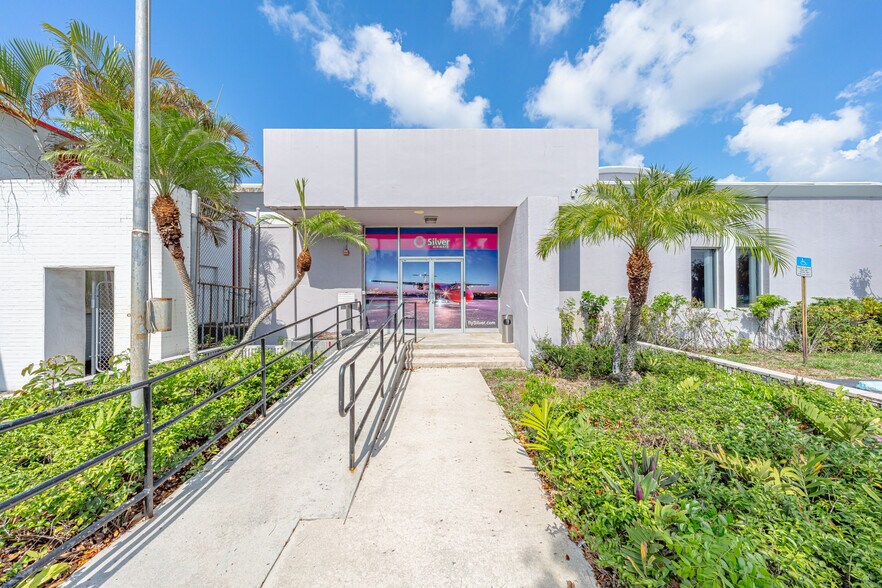 More Photos Of 2850 Greene St, Hollywood Light Manufacturing For Lease