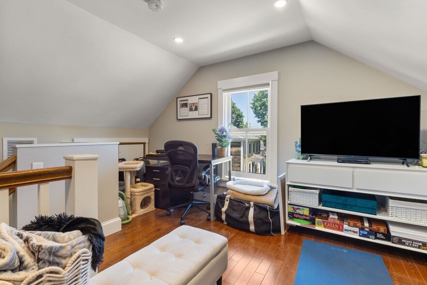 More Photos Of 67 North St, Hingham Apartments For Sale