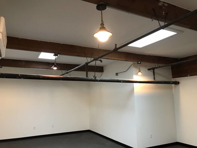 More Photos Of 2330 NW 31st Ave, Portland Flex For Sale