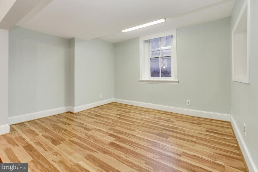 More Photos Of 10 W Madison St, Baltimore Office For Sale