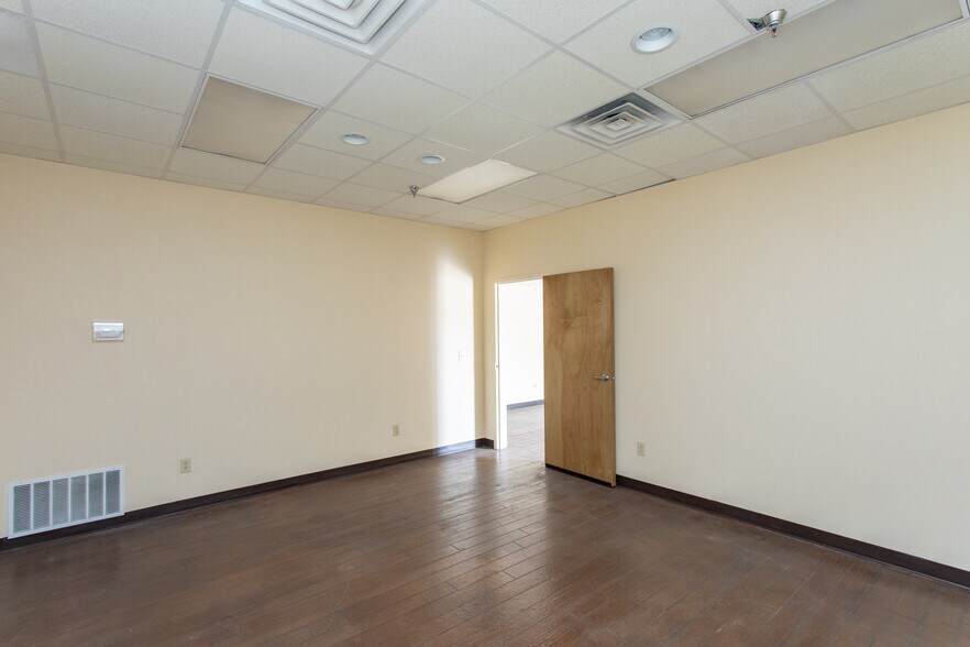 More Photos Of 2200 5th St, Wichita Falls Warehouse For Sale