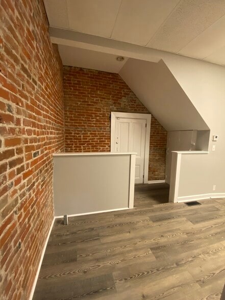 More Photos Of 2514 College Ave, Alton Specialty For Lease