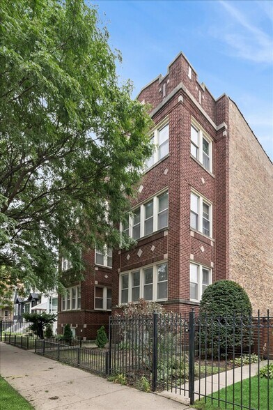 More Photos Of 1723 W Foster Ave, Chicago Multifamily For Sale