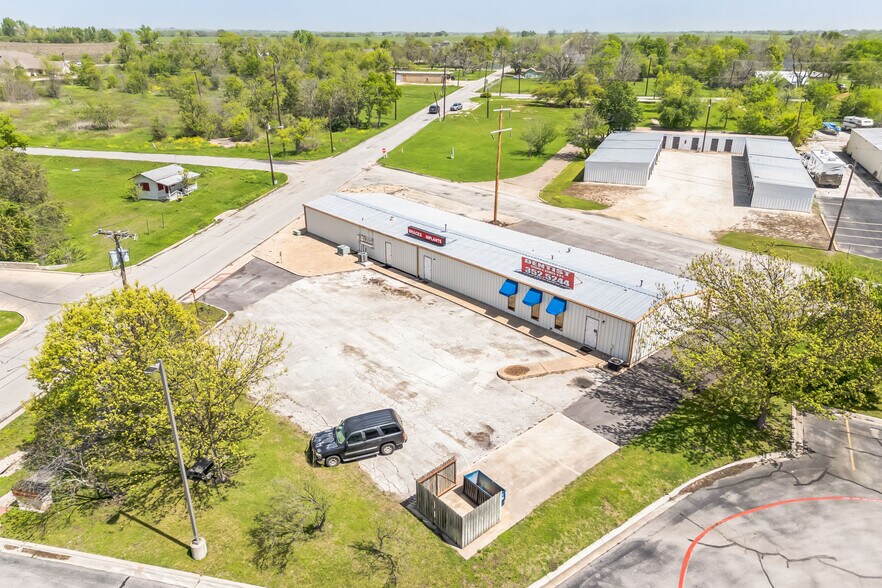 More Photos Of 1611 Old Granger Rd, Taylor Office For Lease