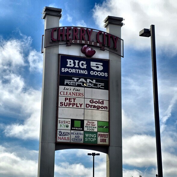 More Photos Of 4637-4695 Commercial St SE, Salem General Retail For Lease