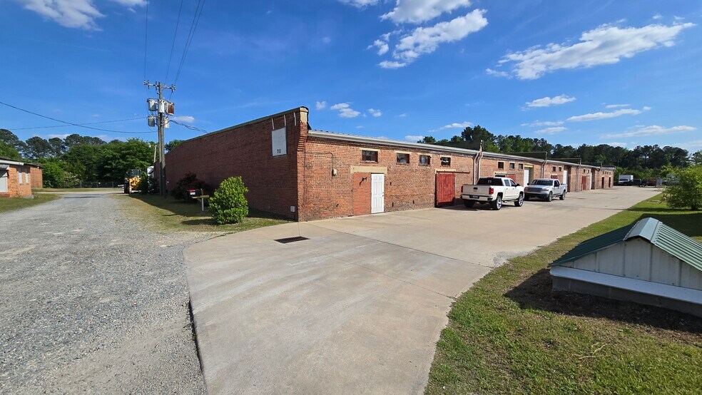 More Photos Of 711 E Rose St, Smithfield Warehouse For Lease