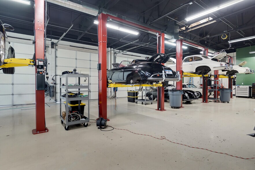 More Photos Of 14850 N 83rd Pl, Scottsdale Warehouse For Sale