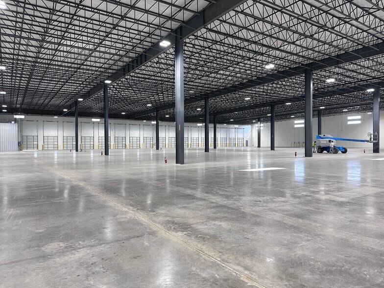 More Photos Of 19926 Kraus Lp, Laredo Distribution For Sale