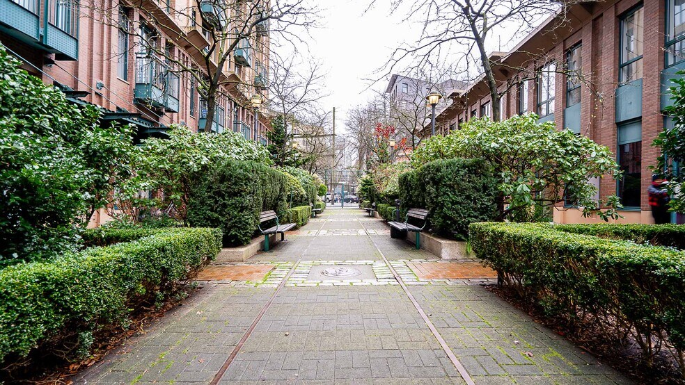 More Photos Of 26 Cordova St E, Vancouver Storefront For Lease