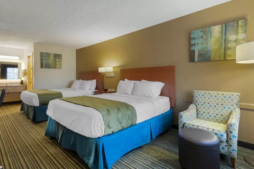 More Photos Of 820 Shoneys Dr, Ashburn Hotel For Sale