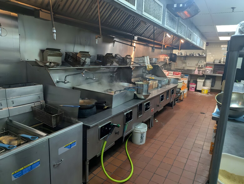 More Photos Of 44 South St, Baltimore Storefront Retail Office For Sale